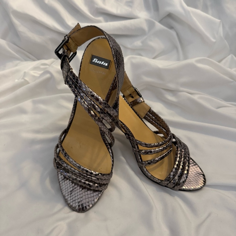 EUC Bata Metallic Gunmetal Silver Snakeskin Strappy Leather Stiletto Sandals